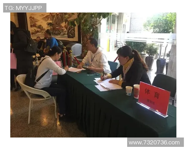 西装杀气腾腾足球明星华丽出场展现风采与魅力