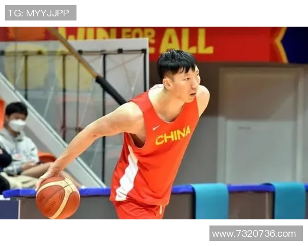 成都篮球队在邀请赛中以70分稳居积分榜首位，展现强劲实力